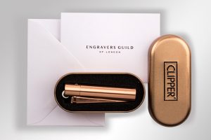 engraved-clipper-lighter-with-tin