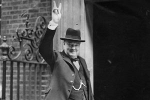 winston-churchill-wearing-pocket-watch