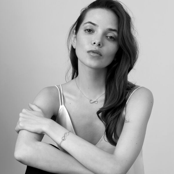 model-BW-infinity-necklace (1)