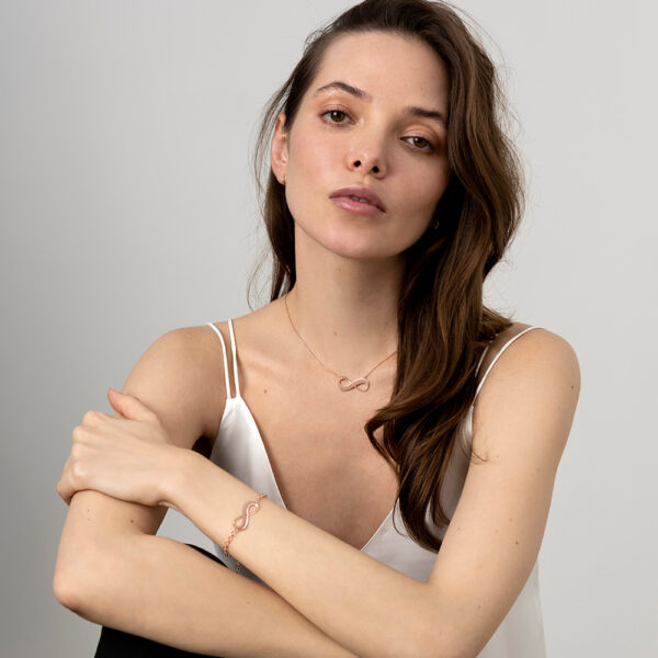model-rose-infinity-necklace