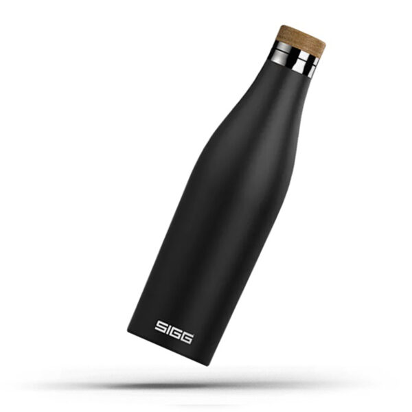 personalised-black-water-bottle-gift-engraved