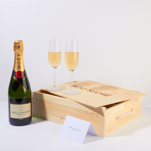 personalised-moet-champagne-hamper-ST2670-5-6PK_BW03_moet